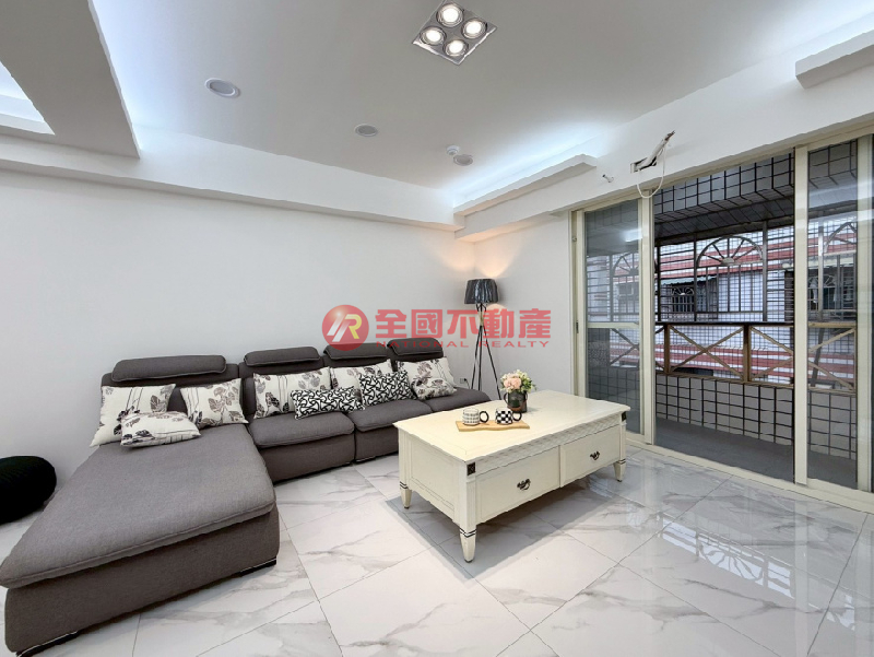 湧蓮寺商圈，邊間美妝大四房